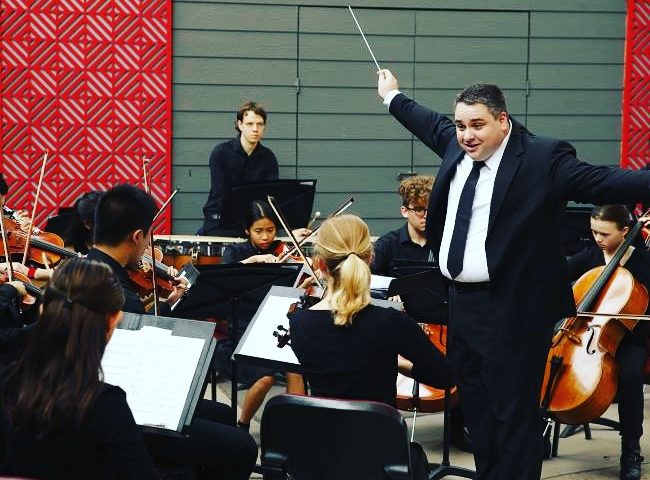 conductor_with_orchestra_in_rehearsal