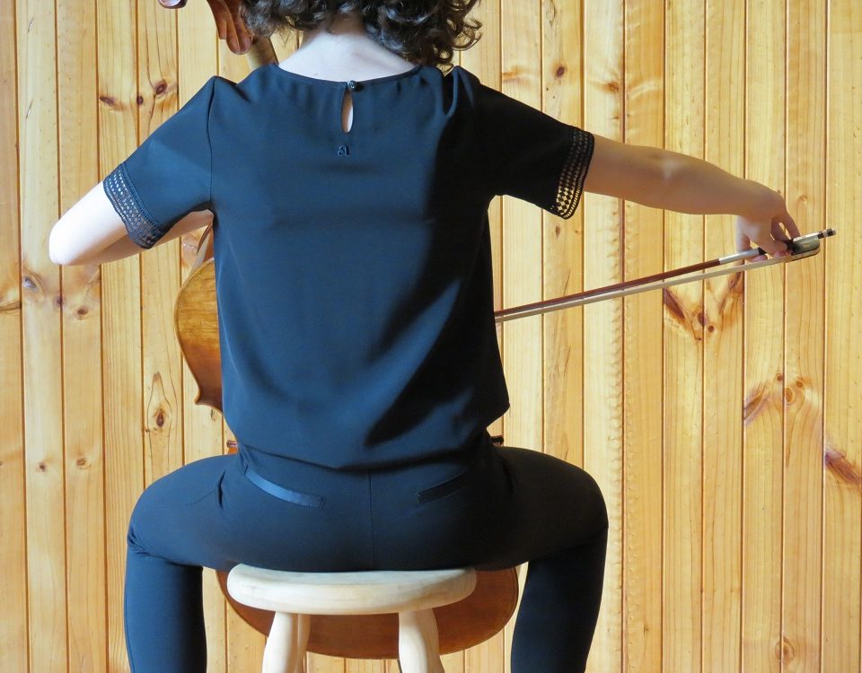 backview_girl_with_cello_sitting