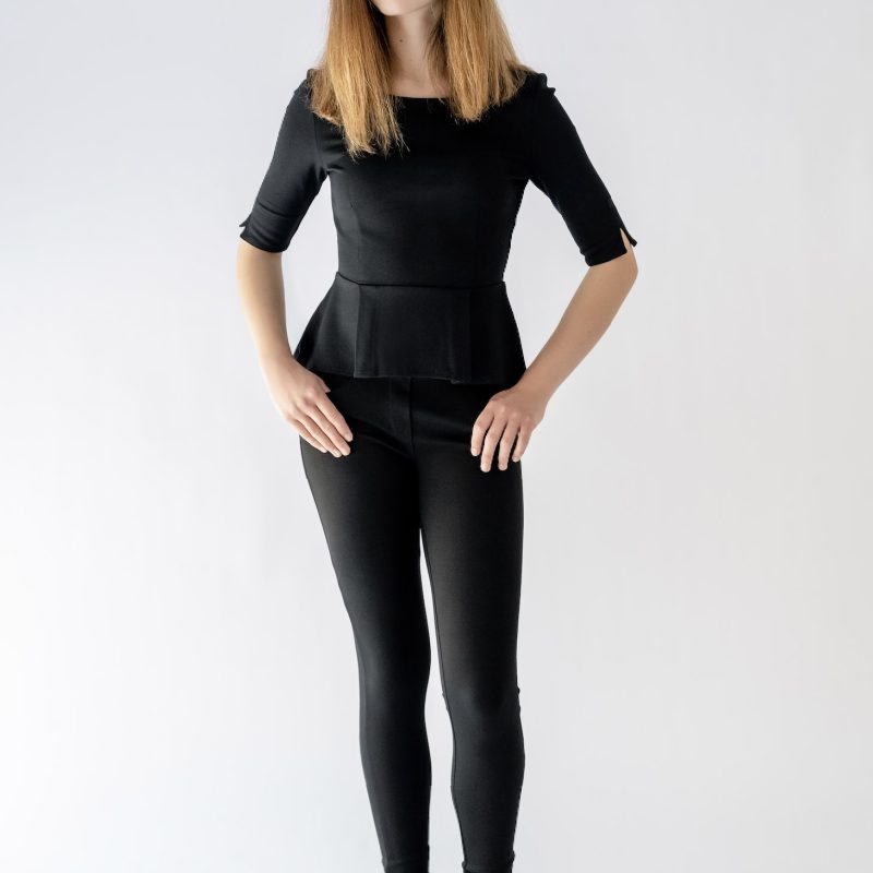 girl wearing black top and black pant