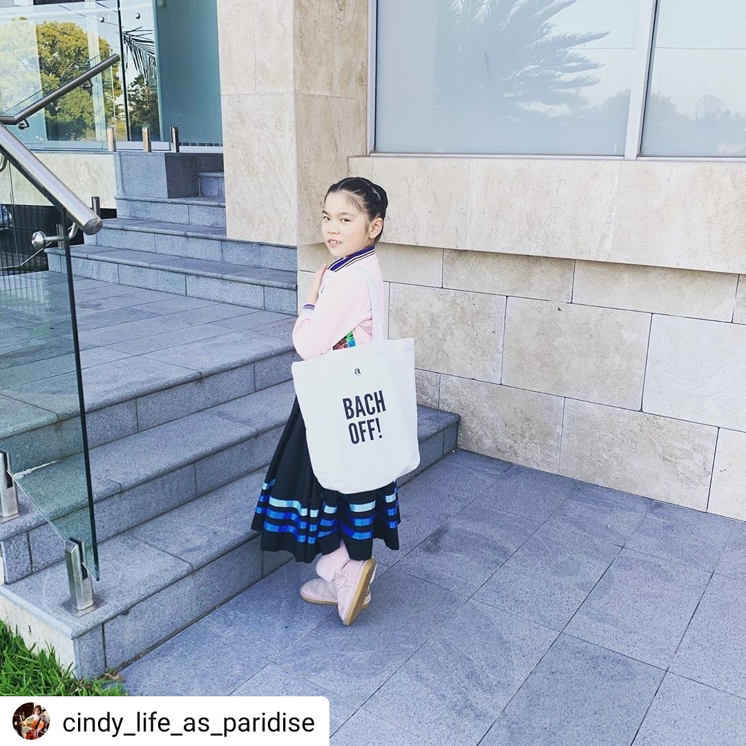 ballet girl posing with tote bag