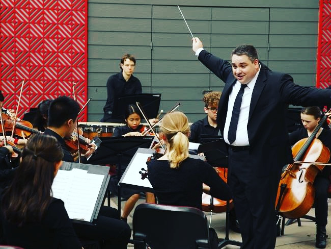 conductor_with_orchestra_in_rehearsal